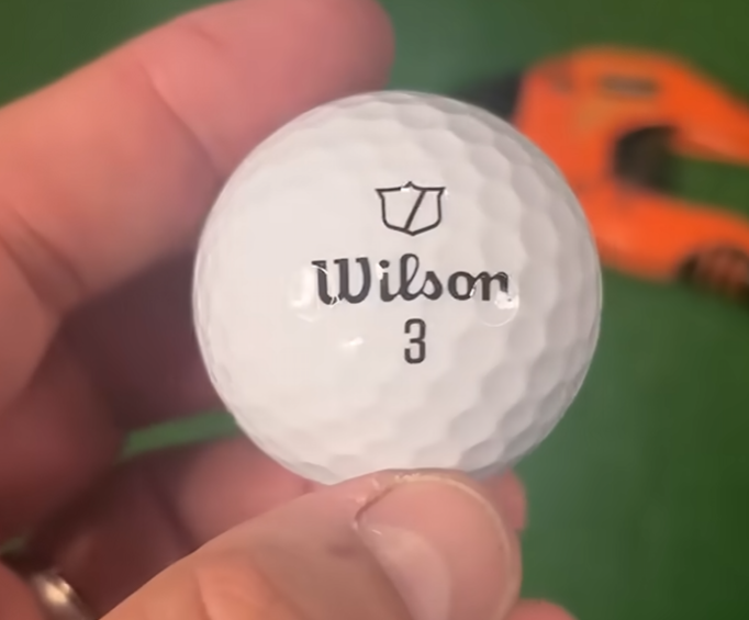 Callaway Supersoft vs Wilson Duo Soft golf ball up close look at the wilson duo soft